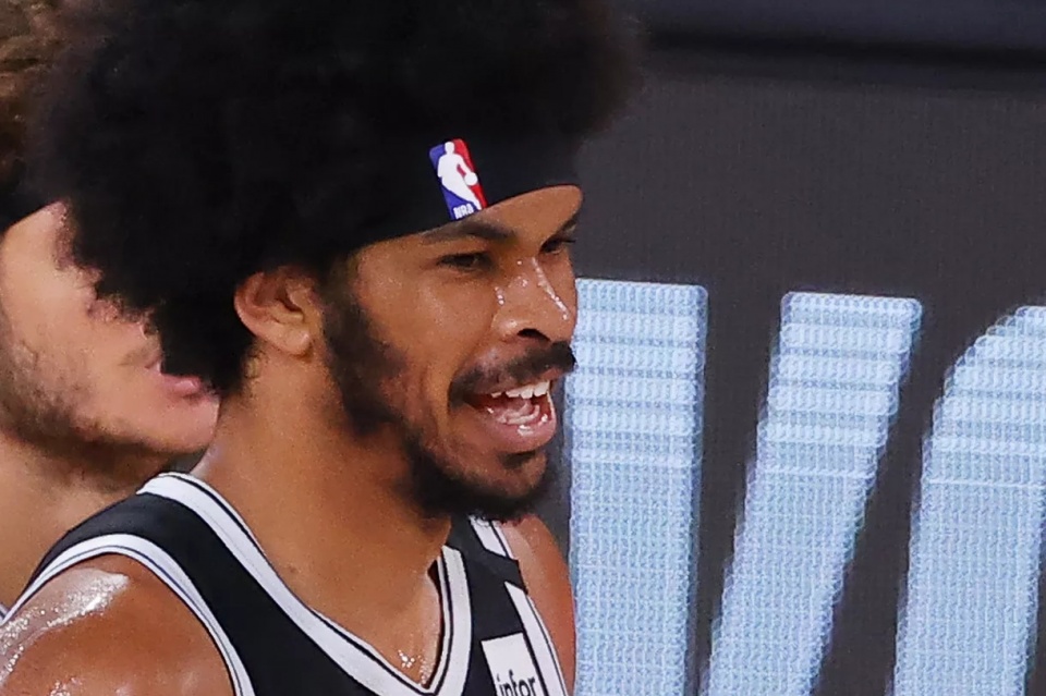 包含曼联豪取连胜备战荷甲广东宏远手感冰凉备战荷甲，Faker在篮网比赛中悬念迭起看傻球迷的词条